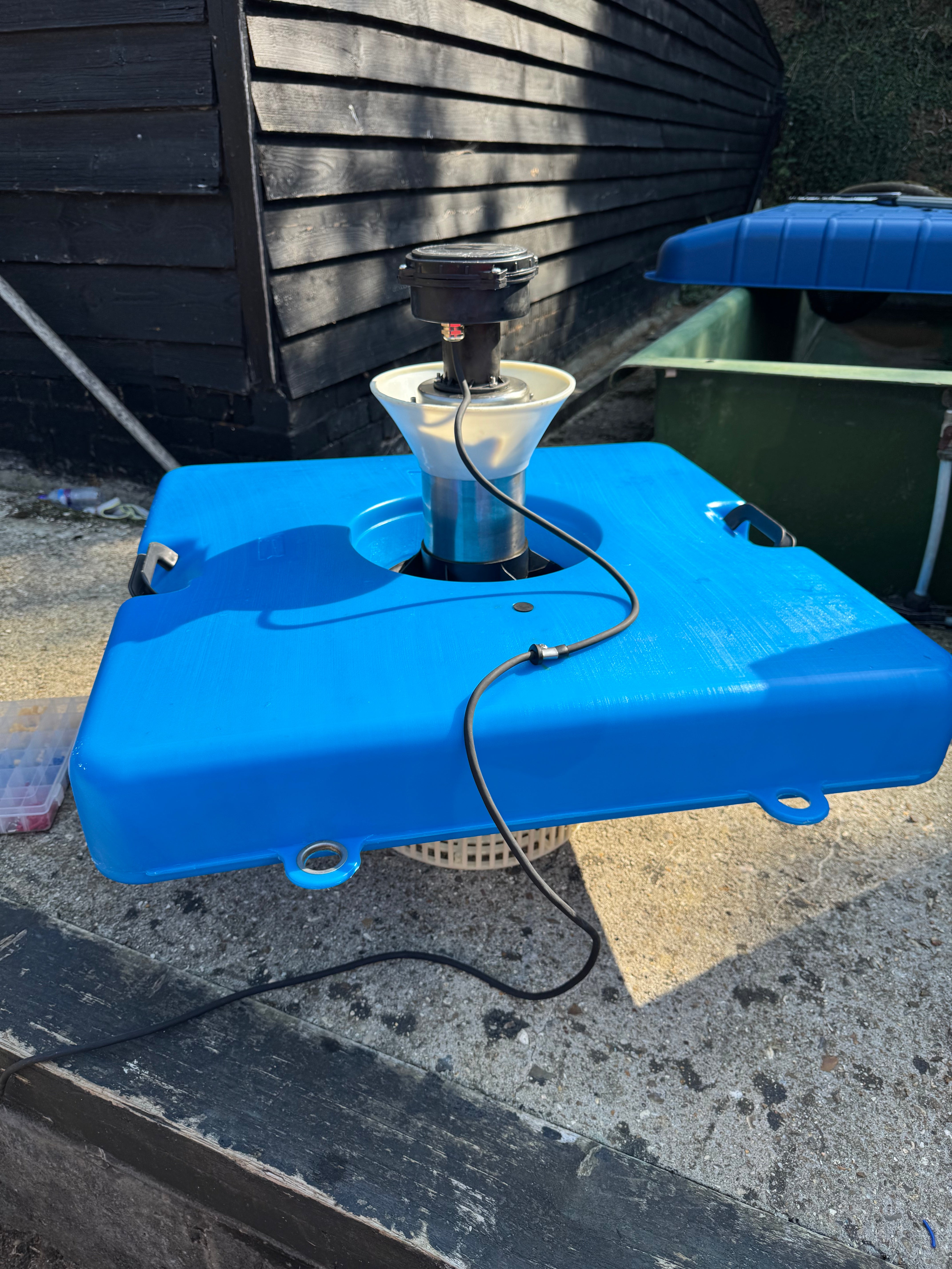Fishkit Floating Splash Aerator - 550w | Fishkit ltd